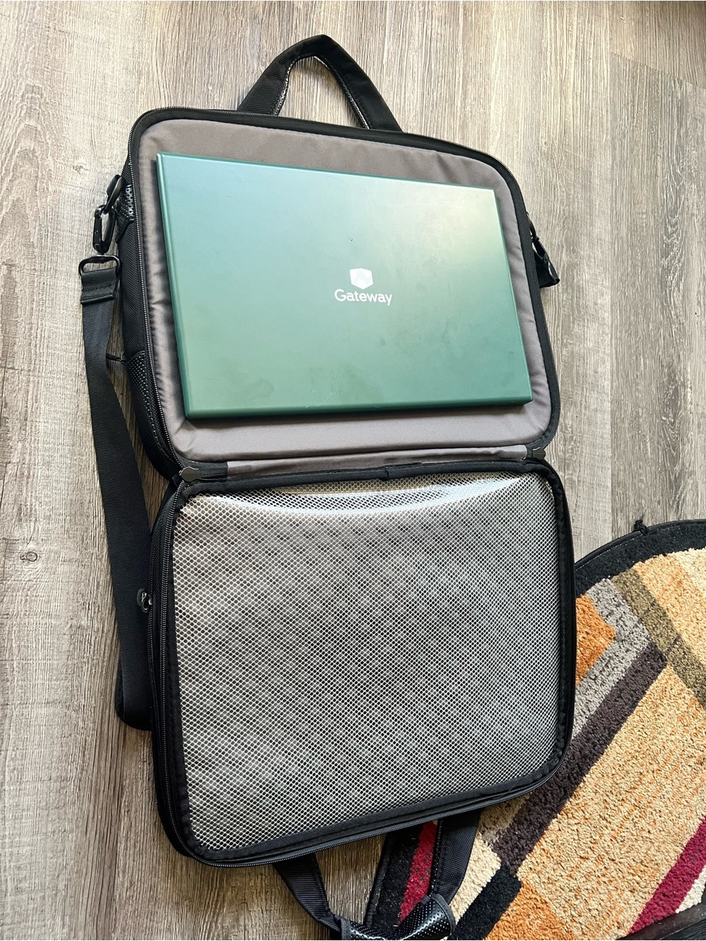 Samsonite Black Laptop Briefcase with Shoulder Strap - Picture 8 of 8
